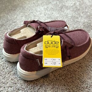 NWT Women’s Burgundy Hey Dude Active Stretch.